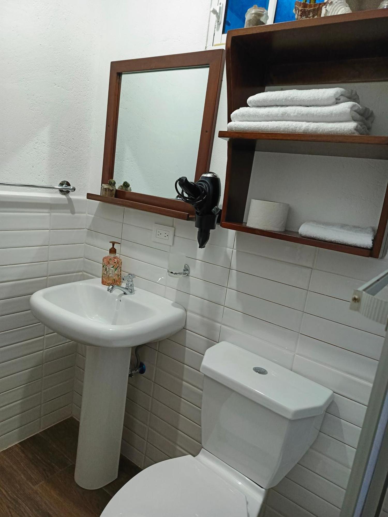 Habitacion Con Bano, Cocina E Internet Satelital Starlink Puerto Baquerizo Moreno Zewnętrze zdjęcie