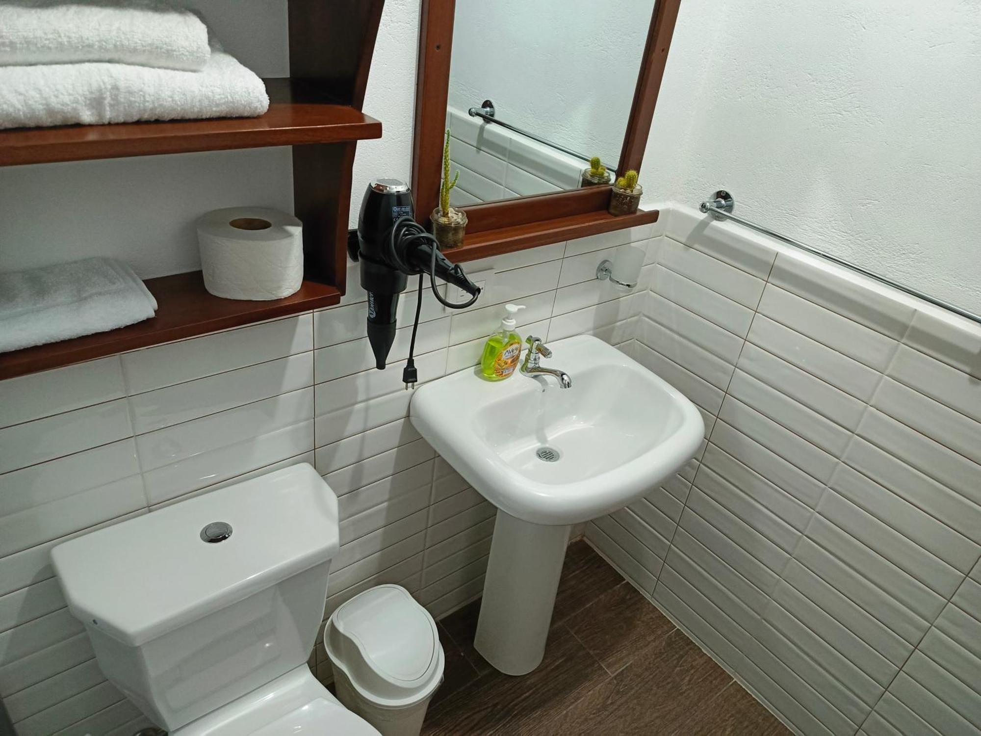 Habitacion Con Bano, Cocina E Internet Satelital Starlink Puerto Baquerizo Moreno Pokój zdjęcie
